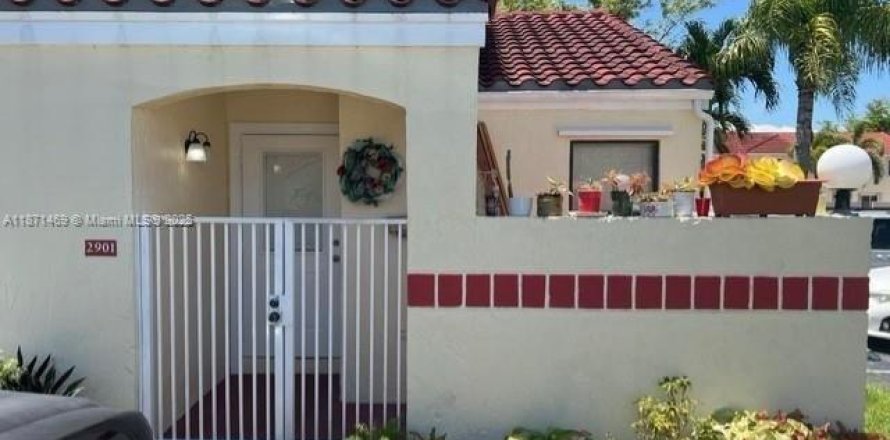 Таунхаус в Хомстед, Флорида 2 спальни, 88.35м2 № 1983302