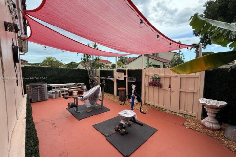 Снять в аренду таунхаус в Хомстед, Флорида 2 спальни, 88.35м2, № 1983302 - фото 5