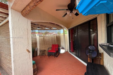 Снять в аренду таунхаус в Хомстед, Флорида 2 спальни, 88.35м2, № 1983302 - фото 7