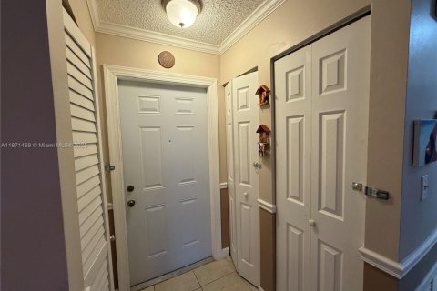 Снять в аренду таунхаус в Хомстед, Флорида 2 спальни, 88.35м2, № 1983302 - фото 3