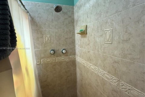 Снять в аренду таунхаус в Хомстед, Флорида 2 спальни, 88.35м2, № 1983302 - фото 8