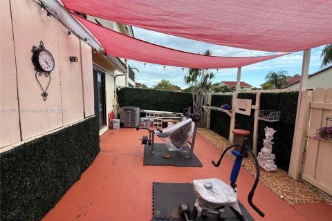 Снять в аренду таунхаус в Хомстед, Флорида 2 спальни, 88.35м2, № 1983302 - фото 6