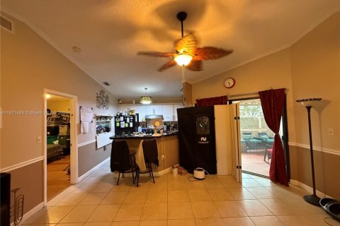 Снять в аренду таунхаус в Хомстед, Флорида 2 спальни, 88.35м2, № 1983302 - фото 2