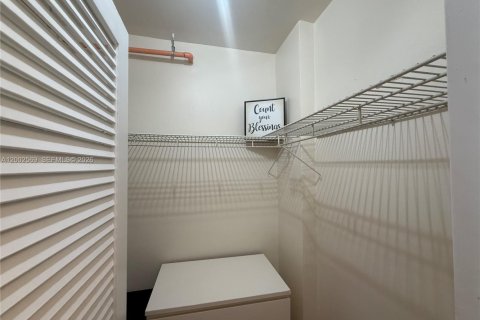 Copropriété à louer à Miami Beach, Floride: 47.84 m2 № 2066569 - photo 12