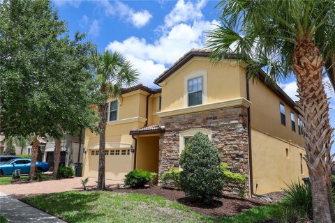 House in Kissimmee, Florida 9 bedrooms, 407.93 sq.m. № 2211833