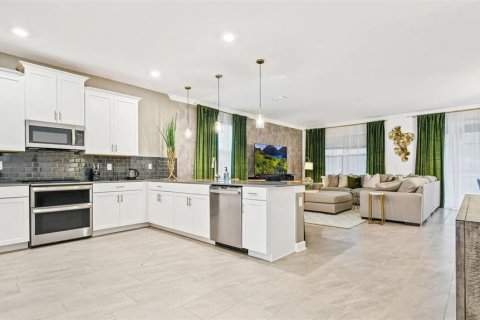House in Kissimmee, Florida 8 bedrooms, 398.46 sq.m. № 2094799 - photo 7