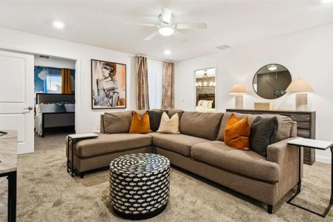 House in Kissimmee, Florida 8 bedrooms, 398.46 sq.m. № 2094799 - photo 4