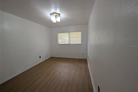 Снять в аренду виллу или дом в Плант-Сити, Флорида 3 спальни, 152.36м2, № 1840587 - фото 9