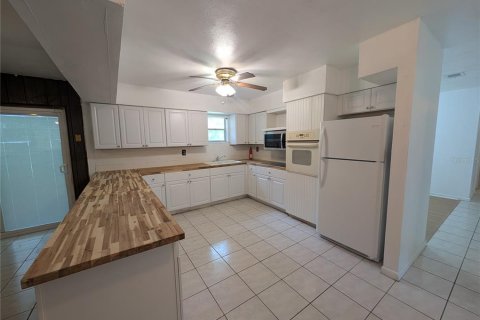 Снять в аренду виллу или дом в Плант-Сити, Флорида 3 спальни, 152.36м2, № 1840587 - фото 7