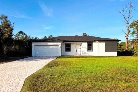 Villa ou maison à Port Charlotte, Floride 4 chambres, 151.99 m2 № 2148374