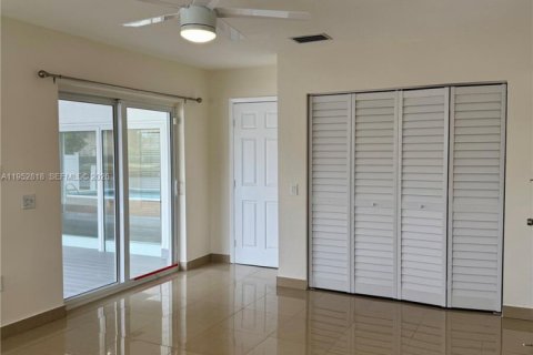 Casa en alquiler en North Miami Beach, Florida, 3 dormitorios, 206.99 m2 № 2054666 - foto 9