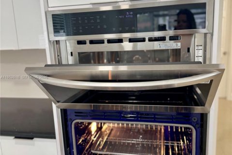 Casa en alquiler en North Miami Beach, Florida, 3 dormitorios, 206.99 m2 № 2054666 - foto 22