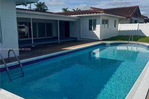 Casa en alquiler en North Miami Beach, Florida, 3 dormitorios, 206.99 m2 № 2054666 - foto 3