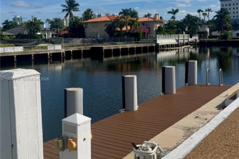 Casa en alquiler en North Miami Beach, Florida, 3 dormitorios, 206.99 m2 № 2054666 - foto 20