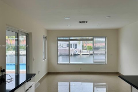Casa en alquiler en North Miami Beach, Florida, 3 dormitorios, 206.99 m2 № 2054666 - foto 7