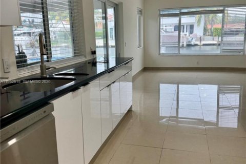 Casa en alquiler en North Miami Beach, Florida, 3 dormitorios, 206.99 m2 № 2054666 - foto 21