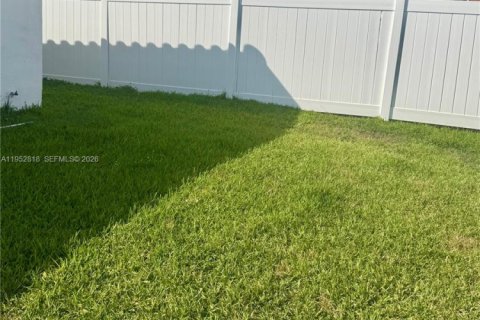 Casa en alquiler en North Miami Beach, Florida, 3 dormitorios, 206.99 m2 № 2054666 - foto 19