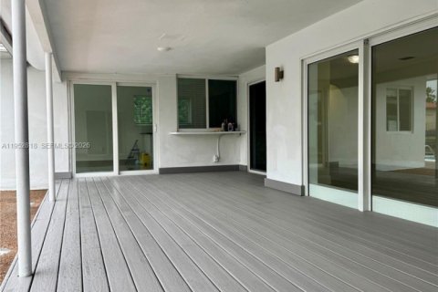 Casa en alquiler en North Miami Beach, Florida, 3 dormitorios, 206.99 m2 № 2054666 - foto 17