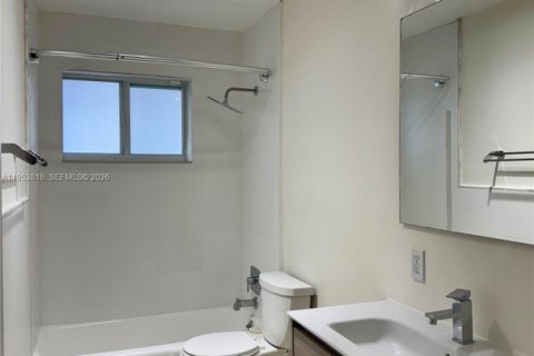 Casa en alquiler en North Miami Beach, Florida, 3 dormitorios, 206.99 m2 № 2054666 - foto 13