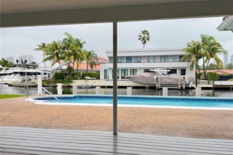 Casa en alquiler en North Miami Beach, Florida, 3 dormitorios, 206.99 m2 № 2054666 - foto 18