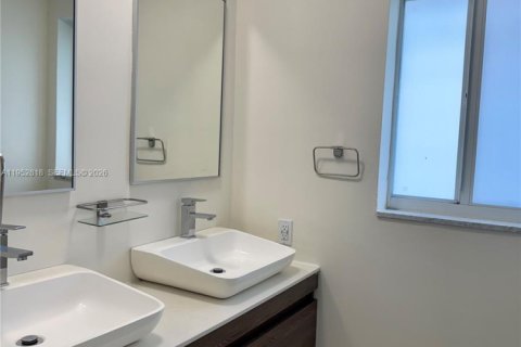 Casa en alquiler en North Miami Beach, Florida, 3 dormitorios, 206.99 m2 № 2054666 - foto 8