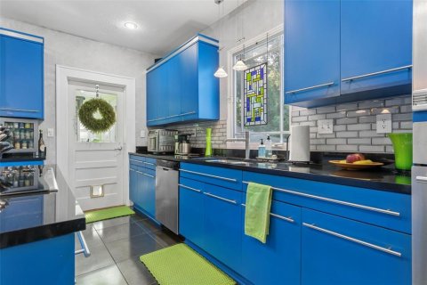 Villa ou maison à vendre à Tampa, Floride: 3 chambres, 121.14 m2 № 2429646 - photo 8