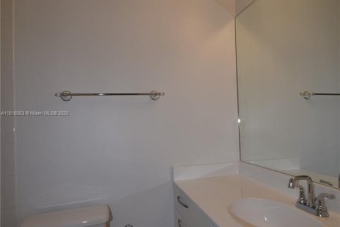 Townhouse in Miami, Florida 2 bedrooms, 78.97 sq.m. № 1972559 - photo 10