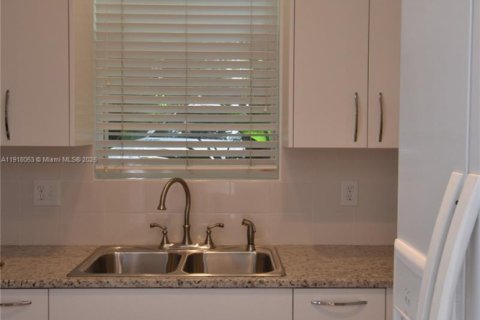 Townhouse in Miami, Florida 2 bedrooms, 78.97 sq.m. № 1972559 - photo 8
