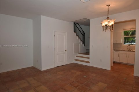 Townhouse in Miami, Florida 2 bedrooms, 78.97 sq.m. № 1972559 - photo 6
