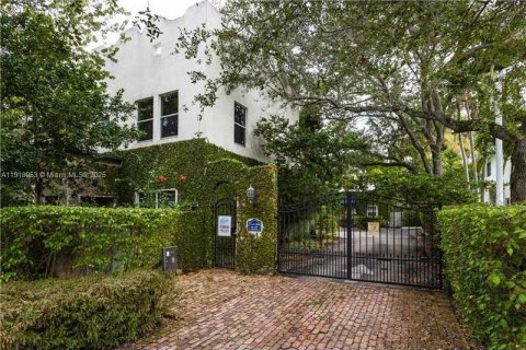 Townhouse in Miami, Florida 2 bedrooms, 78.97 sq.m. № 1972559