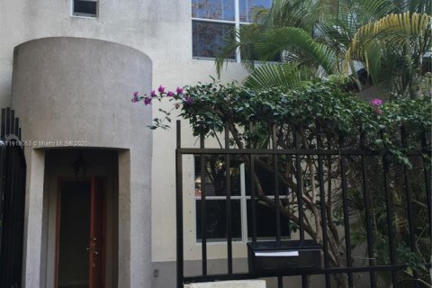 Townhouse in Miami, Florida 2 bedrooms, 78.97 sq.m. № 1972559 - photo 11