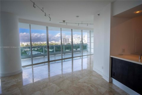 Condo in Miami, Florida, 1 bedroom  № 1880035 - photo 10