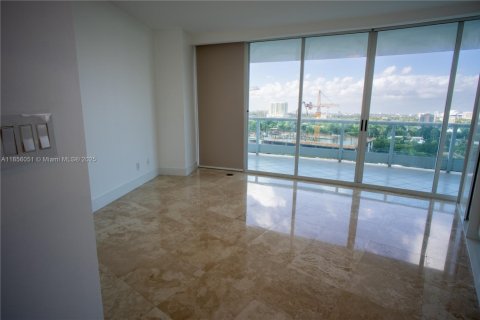 Condo in Miami, Florida, 1 bedroom  № 1880035 - photo 12