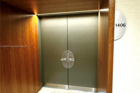 Condo in Miami, Florida, 1 bedroom  № 1880035 - photo 5