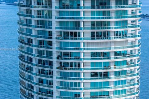 Condo in Miami, Florida, 1 bedroom  № 1880035 - photo 1