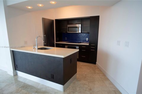 Condo in Miami, Florida, 1 bedroom  № 1880035 - photo 11