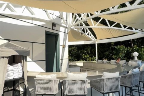 Condo in Miami, Florida, 1 bedroom  № 1880035 - photo 24