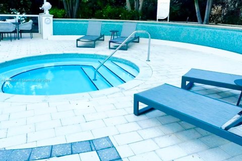 Condo in Miami, Florida, 1 bedroom  № 1880035 - photo 23