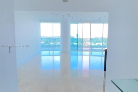 Condo in Miami, Florida, 1 bedroom  № 1880035 - photo 6