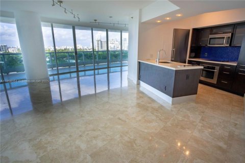 Condo in Miami, Florida, 1 bedroom  № 1880035 - photo 9