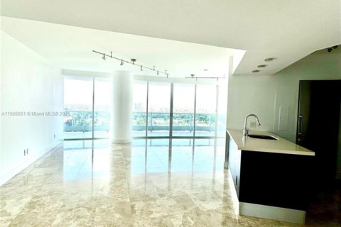 Condo in Miami, Florida, 1 bedroom  № 1880035 - photo 7