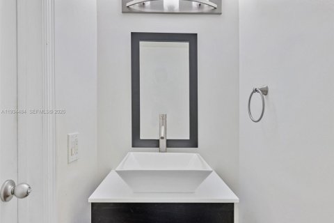 Купить таунхаус в Майами, Флорида 2 спальни, 120.68м2, № 2088836 - фото 25