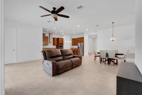 House in Orlando, Florida 4 bedrooms, 312.43 sq.m. № 1785643 - photo 7