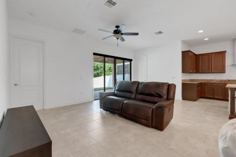 House in Orlando, Florida 4 bedrooms, 312.43 sq.m. № 1785643 - photo 8