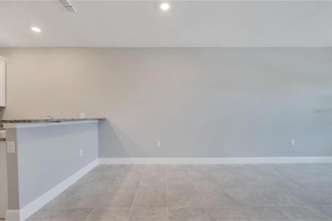 Copropriété à vendre à Poinciana, Floride: 2 chambres, 97.55 m2 № 2238050 - photo 6