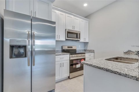 Copropriété à vendre à Poinciana, Floride: 2 chambres, 97.55 m2 № 2238050 - photo 9