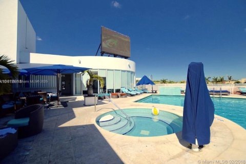 Condo in Sweetwater, Florida, 1 bedroom  № 1756038 - photo 5