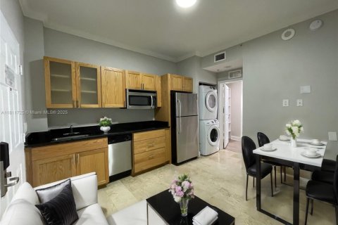 Condo in Sweetwater, Florida, 1 bedroom  № 1756038 - photo 7