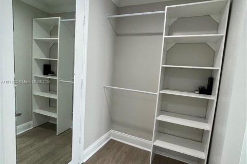 Condo in Sweetwater, Florida, 1 bedroom  № 1756038 - photo 14