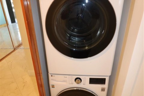 Снять в аренду кондоминиум в Ки-Бискейн, Флорида 1 спальня, 105.35м2, № 1949730 - фото 15